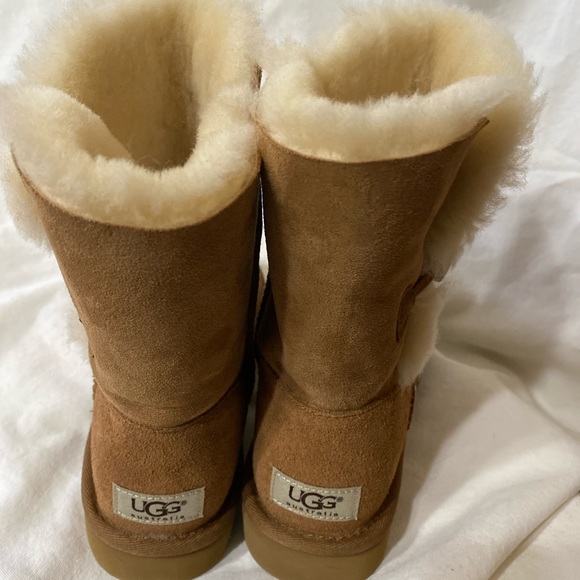 Sold UGG Australia Classic Short Leather Boots Women’s size 7 color Chestnut New - Picture 4 of 14